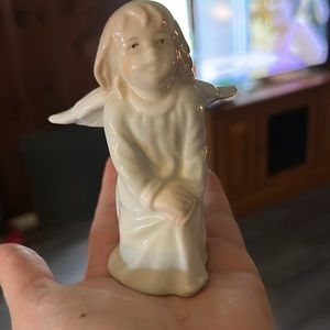 Small angel, hand size, glass, and beautiful!